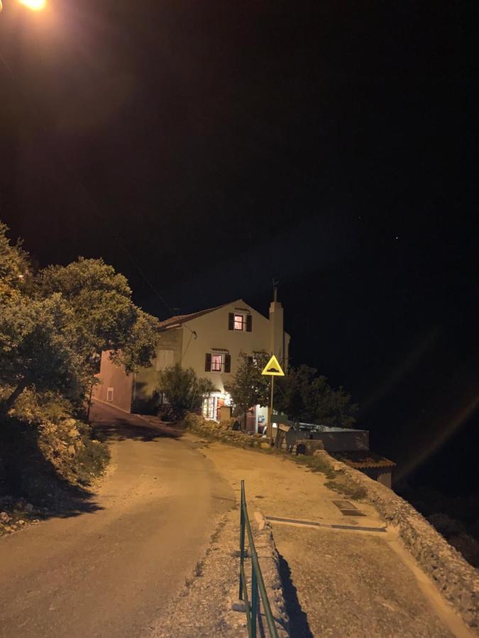 Vila Ustrine View Exteriér fotografie